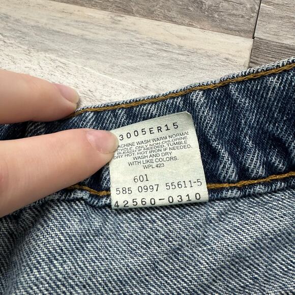 Vintage 90s Levis 560 Women 30 Distressed Cutoff Jean Shorts Jort Orange Tab USA - Picture 5 of 10